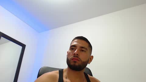 Snapshot of walter_brownn01 chatting on January 19, 2:25 am WALTER BROWN online show from January 19, 2:25 am