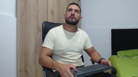 Snapshot of walter_brownn01 chatting on November 26, 8:54 pm WALTER BROWN online show from November 26, 8:54 pm