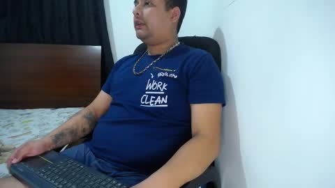 Snapshot of wanda_ember chatting on December 19, 9:17 pm Wanda and Ember online show from December 19, 9:17 pm