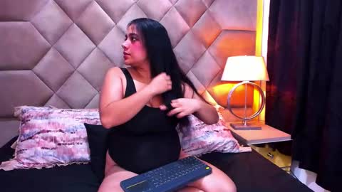 Snapshot of wanda_ember chatting on March 4, 1:23 am Wanda and Ember online show from March 4, 1:23 am