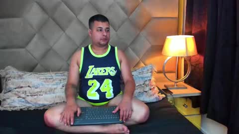 Snapshot of wanda_ember chatting on March 7, 2:36 am Wanda and Ember online show from March 7, 2:36 am