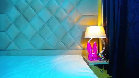 Snapshot of wanda_ember chatting on October 25, 2:19 am Wanda and Ember online show from October 25, 2:19 am