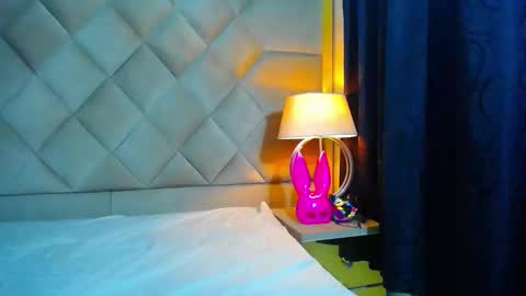 Snapshot of wanda_ember chatting on October 26, 1:55 am Wanda and Ember online show from October 26, 1:55 am