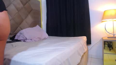 Snapshot of wanda_ember chatting on October 27, 2:21 pm Wanda and Ember online show from October 27, 2:21 pm