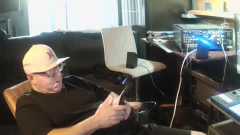 inittogetitin online show from February 8, 1:09 am