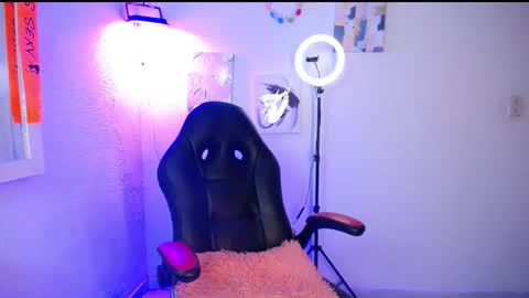 EMILY online show from April 17, 5:10 am