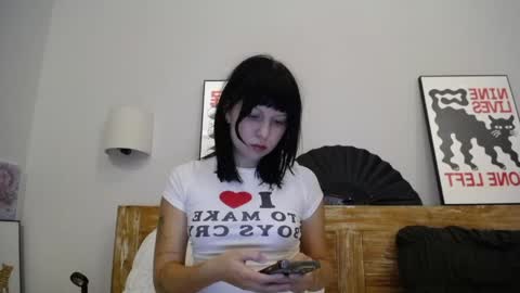 Snapshot of warm_june chatting on April 13, 12:21 pm June online show from April 13, 12:21 pm
