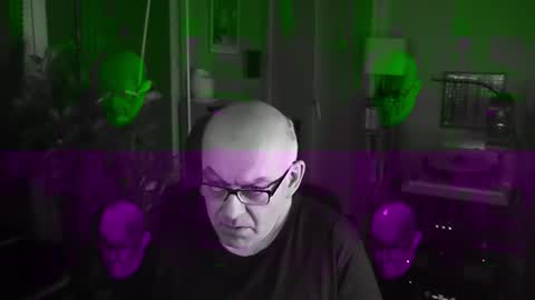 Snapshot of warp147 chatting on September 30, 1:32 am warp147 online show from September 30, 1:32 am