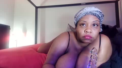 LAUREN LUSH online show from February 9, 8:11 am