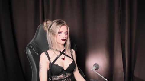 Snapshot of waterfallwoods chatting on December 17, 6:02 am waterfallwoods online show from December 17, 6:02 am