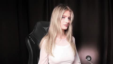 Snapshot of waterfallwoods chatting on December 20, 7:39 pm waterfallwoods online show from December 20, 7:39 pm