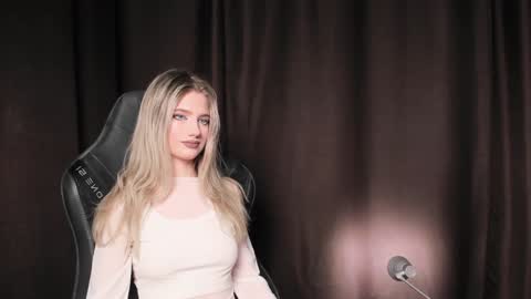 Snapshot of waterfallwoods chatting on December 25, 4:11 pm waterfallwoods online show from December 25, 4:11 pm