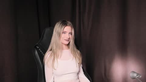 Snapshot of waterfallwoods chatting on December 28, 4:52 pm waterfallwoods online show from December 28, 4:52 pm