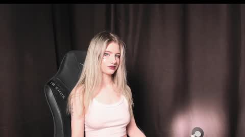 Snapshot of waterfallwoods chatting on December 31, 6:16 am waterfallwoods online show from December 31, 6:16 am