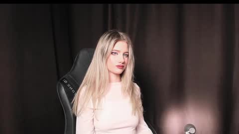 Snapshot of waterfallwoods chatting on December 31, 1:30 pm waterfallwoods online show from December 31, 1:30 pm