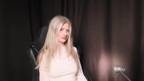 Snapshot of waterfallwoods chatting on January 2, 7:44 am waterfallwoods online show from January 2, 7:44 am