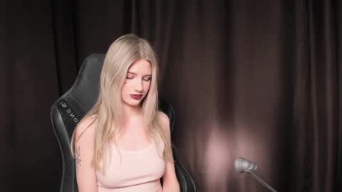 Snapshot of waterfallwoods chatting on January 11, 6:03 am waterfallwoods online show from January 11, 6:03 am