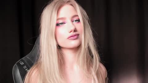 Snapshot of waterfallwoods chatting on January 22, 5:26 am waterfallwoods online show from January 22, 5:26 am