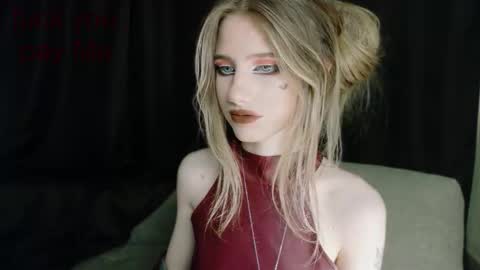 Snapshot of waterfallwoods chatting on November 1, 6:21 pm waterfallwoods online show from November 1, 6:21 pm