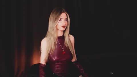 Snapshot of waterfallwoods chatting on November 11, 8:25 am waterfallwoods online show from November 11, 8:25 am