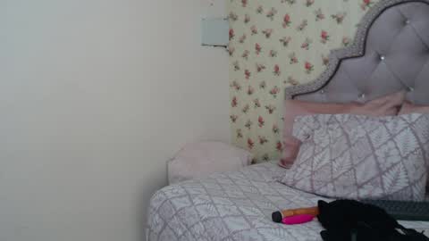 Milf Latina online show from April 4, 1:30 pm