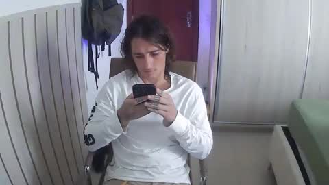 Snapshot of wave_boyy chatting on June 3, 3:17 pm wave_boyy online show from June 3, 3:17 pm