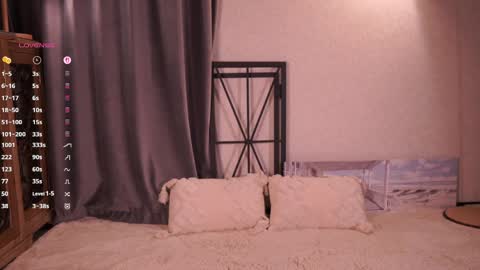 Lily online show from April 10, 4:33 pm