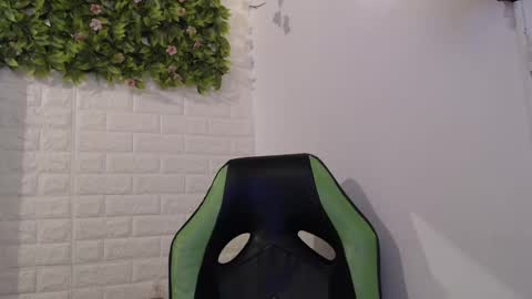 Trixie 3 online show from February 13, 4:39 pm