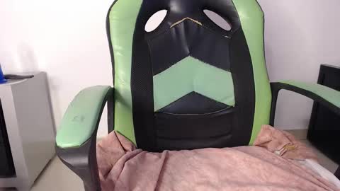 Trixie 3 online show from February 2, 2:27 pm