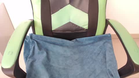 Trixie 3 online show from April 11, 3:27 pm