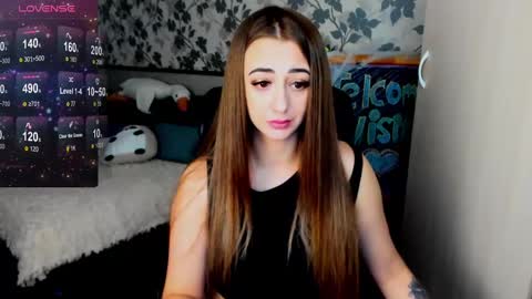 Snapshot of weakness4u chatting on December 23, 1:29 am Maya online show from December 23, 1:29 am