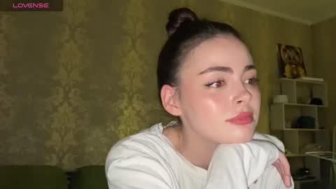 Alice online show from April 1, 4:04 pm