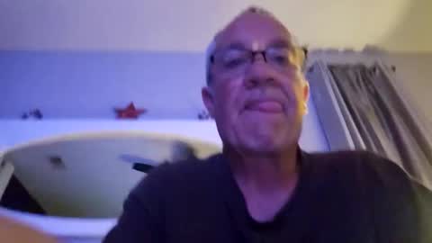 Snapshot of webcamateurs chatting on November 28, 2:25 am webcamateurs online show from November 28, 2:25 am