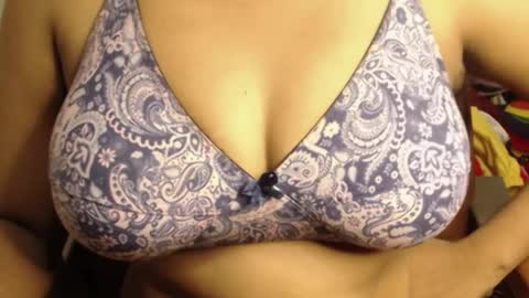 mina online show from April 19, 4:06 pm