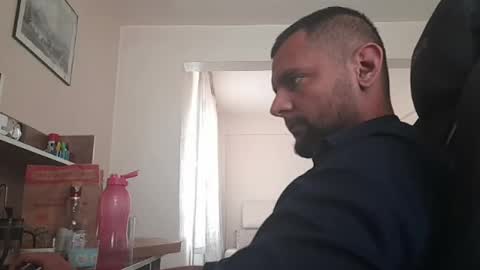 Snapshot of weezing442 chatting on December 15, 7:02 am alp online show from December 15, 7:02 am