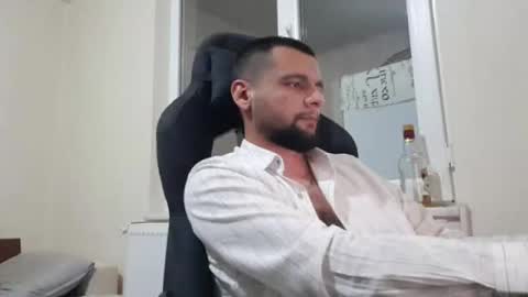 Snapshot of weezing442 chatting on December 16, 5:00 pm alp online show from December 16, 5:00 pm