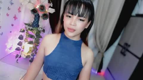 Hi Im LOVIE Please dont forget to follow and thumbs up me online show from April 14, 1:33 am