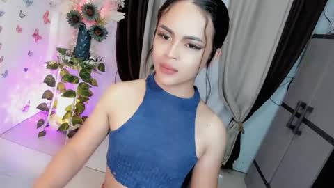 Snapshot of wellcumbabyxx chatting on April 28, 2:49 am Hi Im LOVIE Please dont forget to follow and thumbs up me online show from April 28, 2:49 am