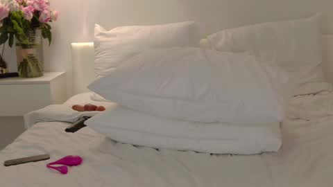 Snapshot of wellicaren chatting on January 22, 6:52 pm CAREN online show from January 22, 6:52 pm