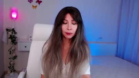 Wendi Foster online show from November 21, 6:39 pm