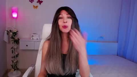 Snapshot of wendifoster chatting on February 12, 7:31 pm Wendi Foster online show from February 12, 7:31 pm