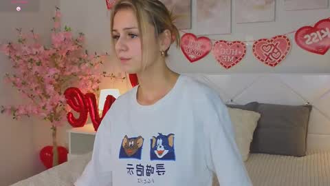 Snapshot of wendy__doll chatting on February 12, 9:33 pm Im Wendy online show from February 12, 9:33 pm