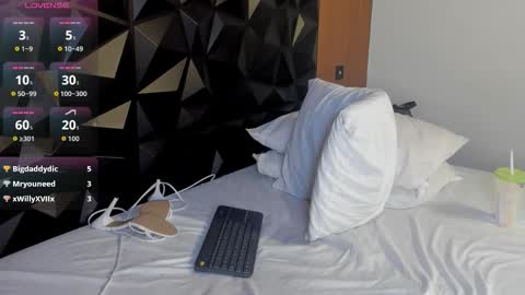 Wendy Marshall  online show from November 14, 8:29 pm