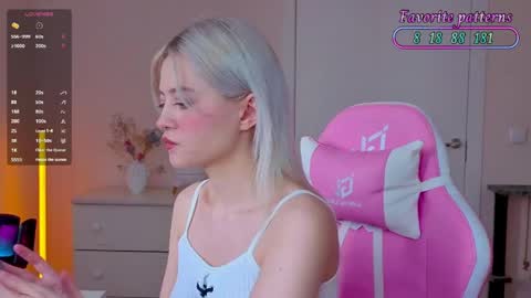 Snapshot of wendylovelylovew chatting on May 25, 5:13 am Wendy online show from May 25, 5:13 am