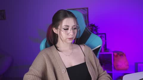 little girl who is always rightLisa online show from December 24, 5:16 am