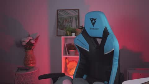 little girl who is always rightLisa online show from December 28, 2:22 am