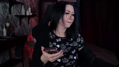 little girl who is always rightLisa online show from November 30, 1:20 am