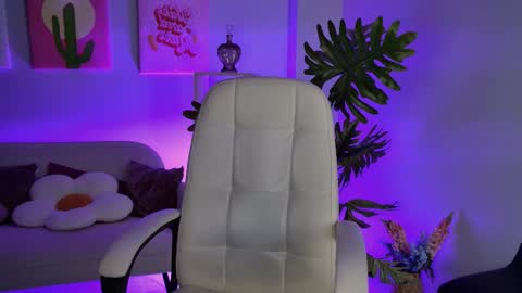 little girl who is always rightLisa online show from January 19, 1:09 am