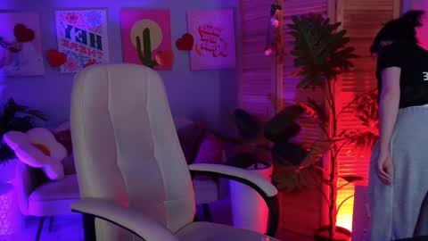 little girl who is always rightLisa online show from March 28, 1:16 am