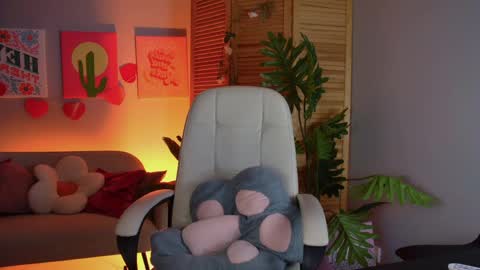 little girl who is always rightLisa online show from May 4, 1:12 am